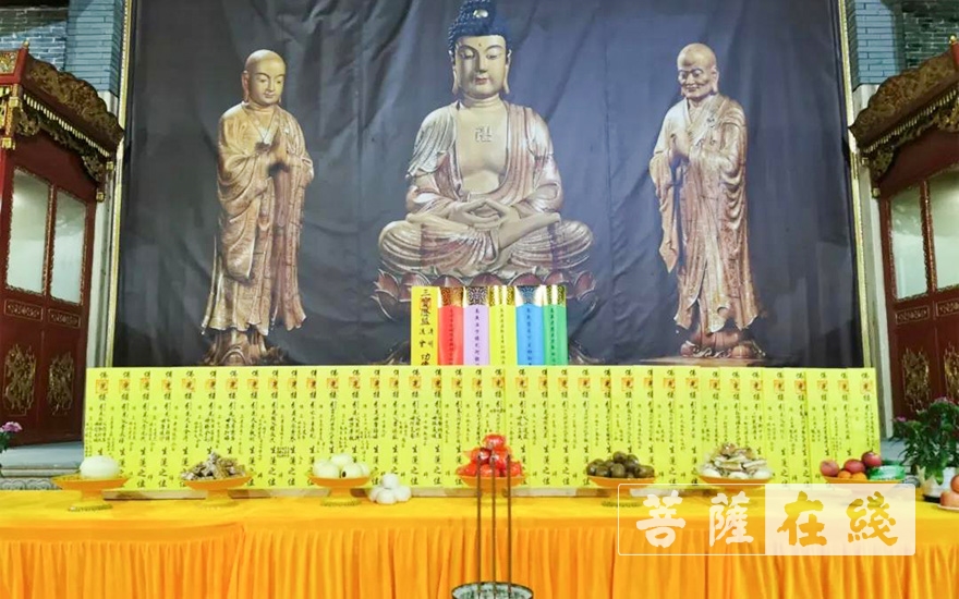 上海松隐禅寺举行清明超荐法会洒净熏坛仪式 上海松隐禅寺举行清明超荐法会洒净熏坛仪式