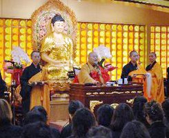 「释星云」2010年日本地区三皈五戒典礼举行 星云大师应邀授戒