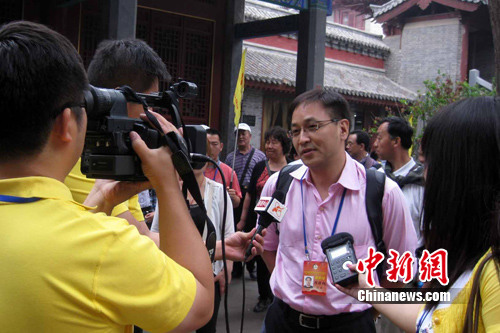 「佛教」世界华裔杰出青年参访少林寺 感悟禅宗文化