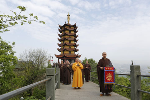 「佛教」浙江绍兴炉峰禅寺举行2016年千人拜山法会