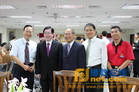 「台海时事」大陆宗教交流团与台湾中华居士会理事长交流互动(图)
