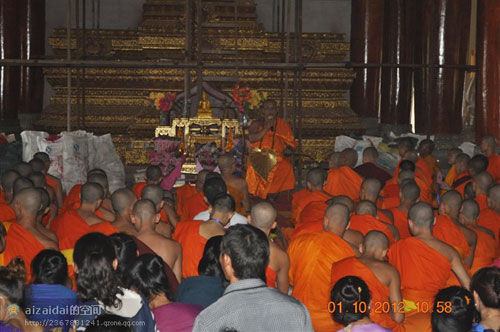 「佛教」云南西双版纳总佛寺举行解夏安居节托钵法会