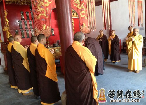 「宝华山」江苏宝华山隆昌寺心平和尚带领常住举行缅怀祖师祭祀活动