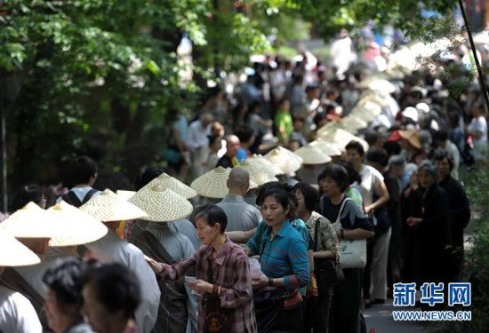 「佛教」2011“东南佛国·杭州”托钵行脚—福慧行大型慈善活动举行