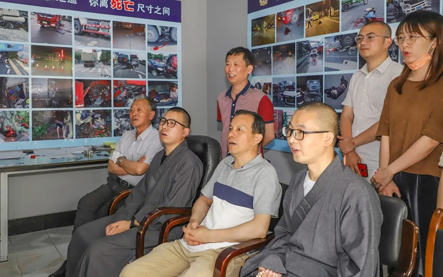「电动自行车」浙江省佛佛教协会一行到景区交警大队参加交通安全宣教活动 「电动自行车」浙江省佛佛教协会一行到景区交警大队参加交通安全宣教活动