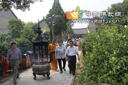「佛教」著名评书表演艺术家刘兰芳参访河南香山普门禅寺