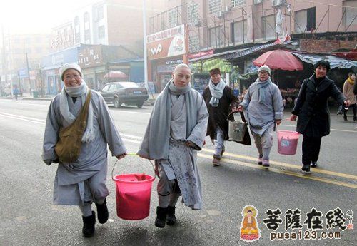 「佛教」湖南东山古寺法师前往伍市等地举行放生法会
