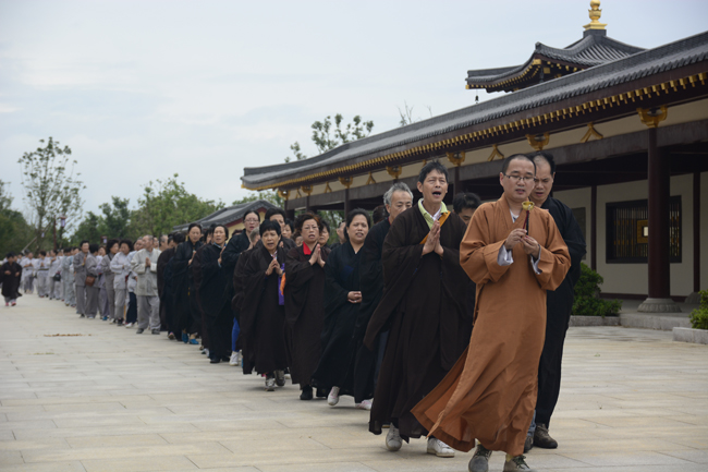 「射阳」江苏射阳息心寺、敦煌雷音寺缁白二众虔诚朝礼江西东林大佛