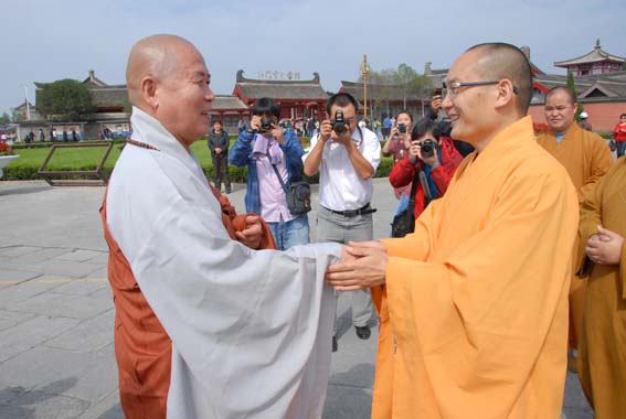 「佛教」中国法门寺与韩国道诜寺结为友好兄弟寺院立碑仪式在法门寺举行 「佛教」中国法门寺与韩国道诜寺结为友好兄弟寺院立碑仪式在法门寺举行