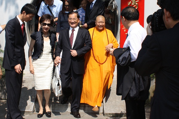 「连战」台湾国民党荣誉主席连战偕夫人方瑀参访南京古鸡鸣寺