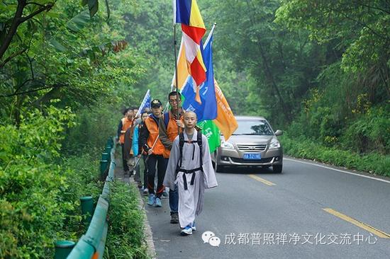 「户外运动」四川天国寺举行2015静默徒步寻佛活动 「户外运动」四川天国寺举行2015静默徒步寻佛活动