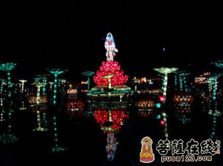 「峨眉山」四川峨眉山大佛禅院举行首届大型迎春艺术灯会