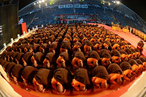 「佛教」慈光指引：2013万众普佛供灯祈福大典在深圳弘法寺隆重举行