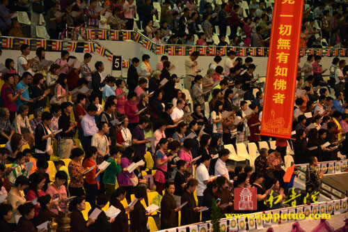 「佛教」庆祝澳门回归十五周年祈福法会圆满闭幕万人传灯祈福 「佛教」庆祝澳门回归十五周年祈福法会圆满闭幕万人传灯祈福
