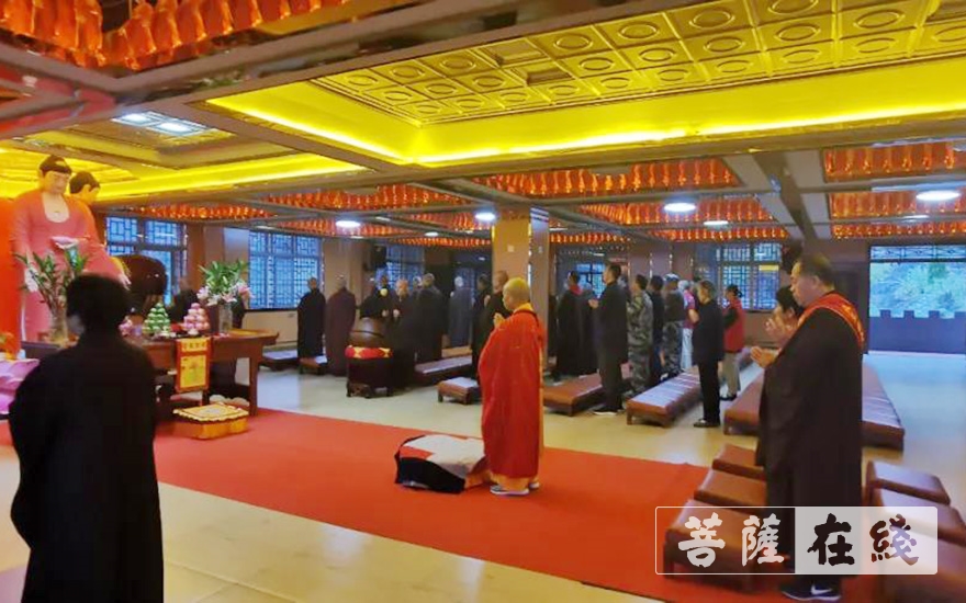 「佛教」湖南沉香寺举行升国旗仪式