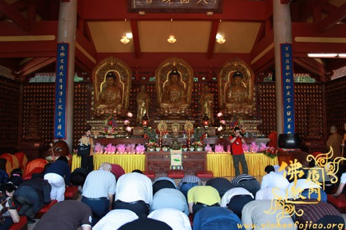 「佛教」新加坡佛教总会副主席法照大和尚一行在太平岩寺举行斋僧植福法会