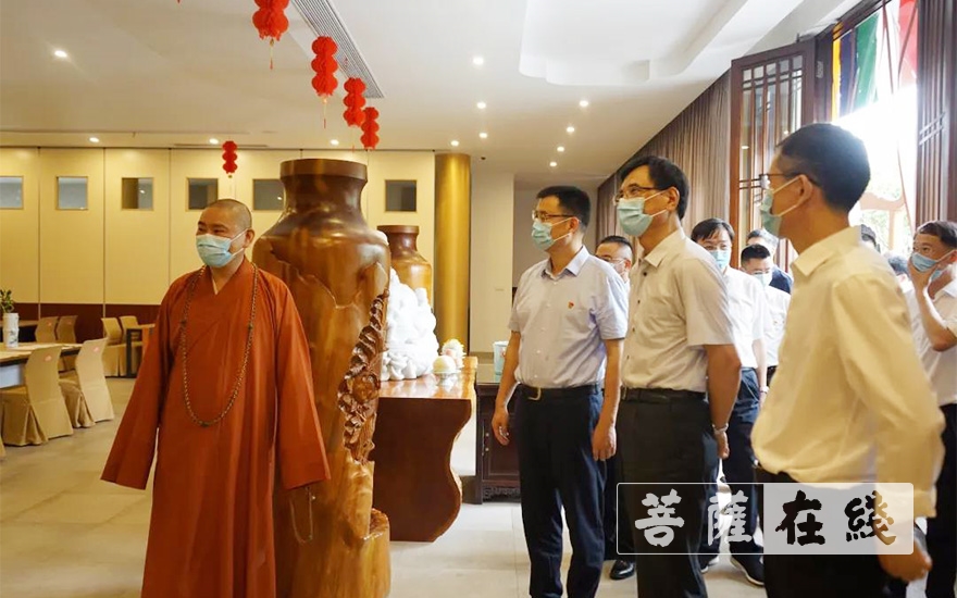 「浙江省委常委」浙江省委常委、统战部部长熊建平一行赴长兴寿圣寺调研指导