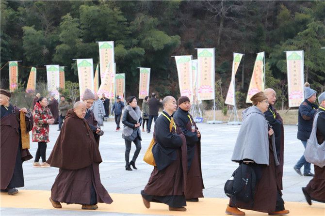 「东林寺」东林寺近百名比丘参加一诚长老荼毗法会