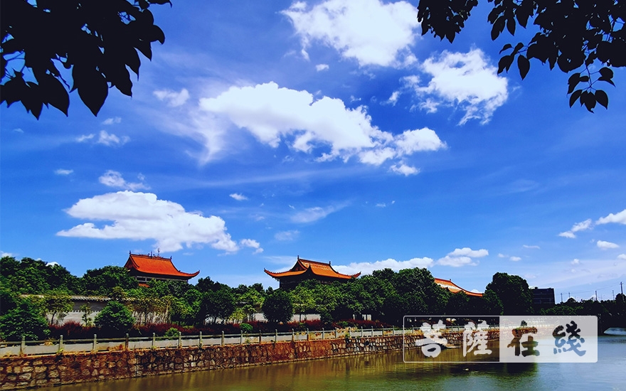 「佛教」第四届洞庭湖区佛教界百万善款扶贫助学活动在湖南湘阴举行