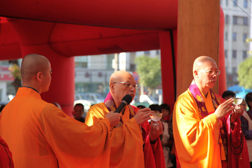 「福建厦门市」福建厦门市同安区拱莲古寺隆重举行天王殿上梁祈福法会 「福建厦门市」福建厦门市同安区拱莲古寺隆重举行天王殿上梁祈福法会