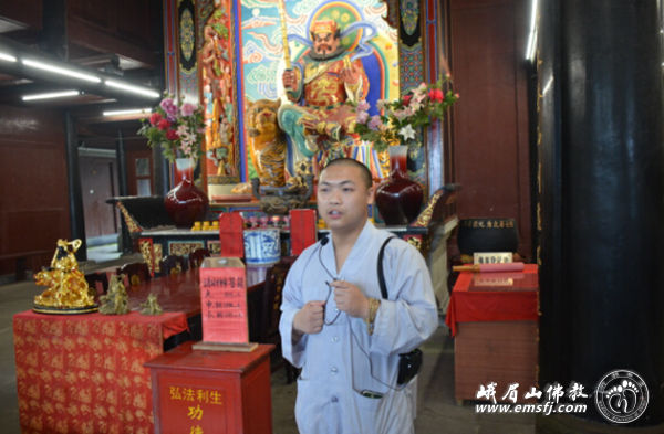 「普贤菩萨」四川峨眉山举行“行愿百人行　践行普贤愿”第十六期行愿慈善行