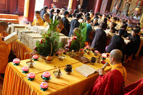 「佛教」上海西林禅寺举行晒经法会 「佛教」上海西林禅寺举行晒经法会