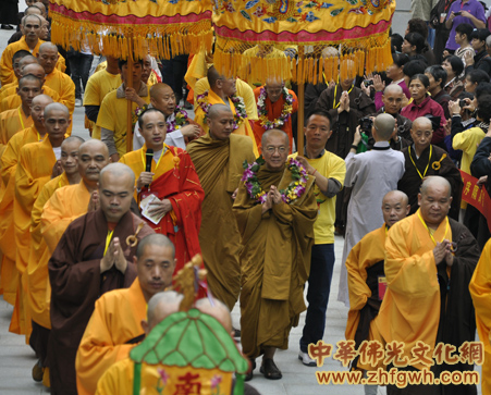 「佛教」六祖八塔装藏圆满仪式在广东肇庆四会六祖寺举行 柬埔寨僧王参加