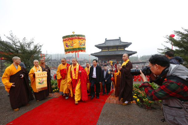 「抚州」江西抚州市西隐寺举行天王殿上梁法会 「抚州」江西抚州市西隐寺举行天王殿上梁法会