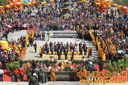 「佛教」山东龙口南山大佛开光八周年庆典隆重举行 三万游客创新高