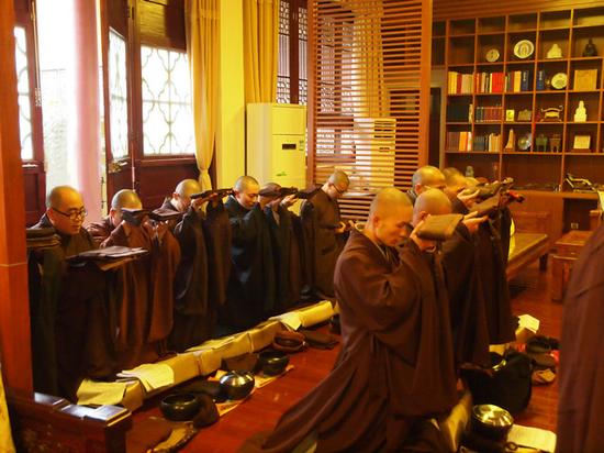 「佛教」江西庐山东林寺祖庭传授沙弥十戒及受衣钵仪式