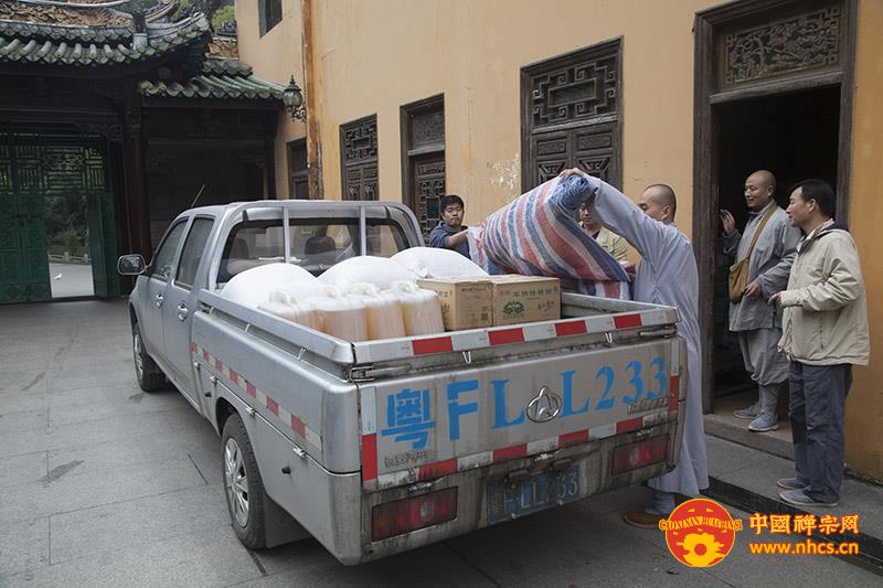 「佛教」寒冬挡不住佛光的温暖