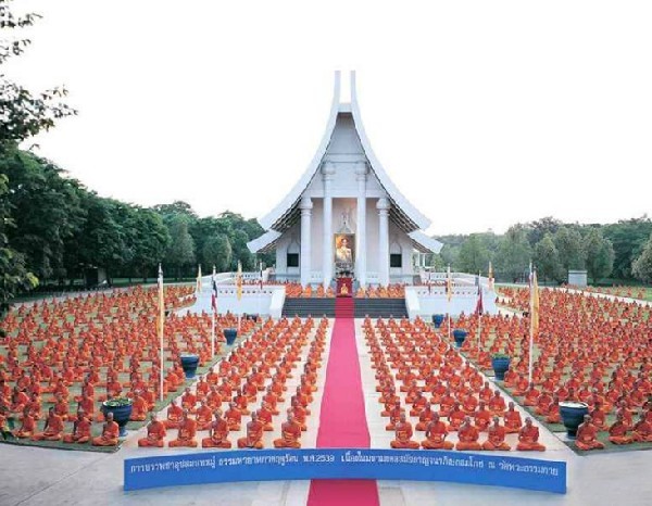 世界上最大的寺院：泰国法身寺(图)