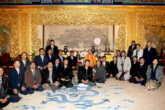 「灵光寺」缅甸巩固和发展党副主席一行到北京灵光寺参拜佛牙舍利