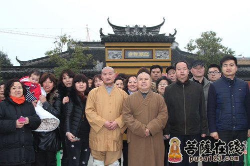 「九华山」苏州迎湖禅寺果照法师三步一叩 朝拜九华山