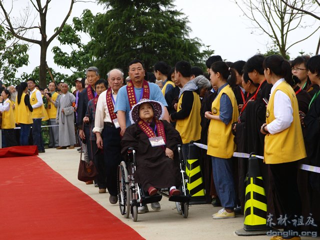 「佛教」佛诞日 庐山东林寺举行东林大佛装藏祝圣法会(组图) 「佛教」佛诞日 庐山东林寺举行东林大佛装藏祝圣法会(组图)