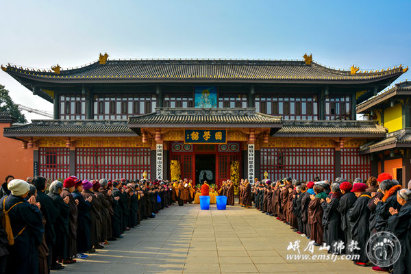 「佛教」峨眉山各寺举行佛事活动祈福恭祝元旦佳节