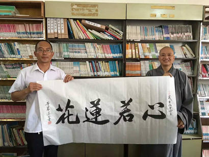 「华岩」重庆华岩寺捐赠六百套课桌进山区校园
