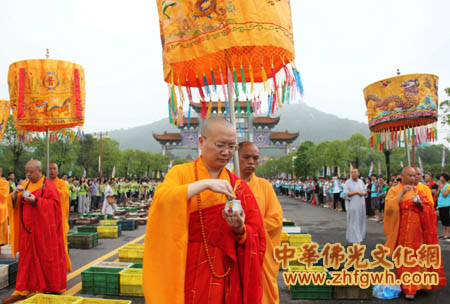 「药师如来」2012湖北药师佛文化节启幕暨一亿生命大放生法会在灵泉寺举行