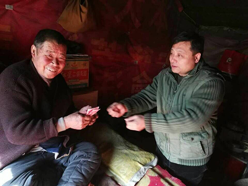 「五台山」三九天的温暖 山西五台山散住僧收到过冬物资