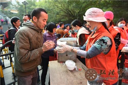 「弘法寺」广东深圳弘法寺隆重举行2015年腊八施粥会