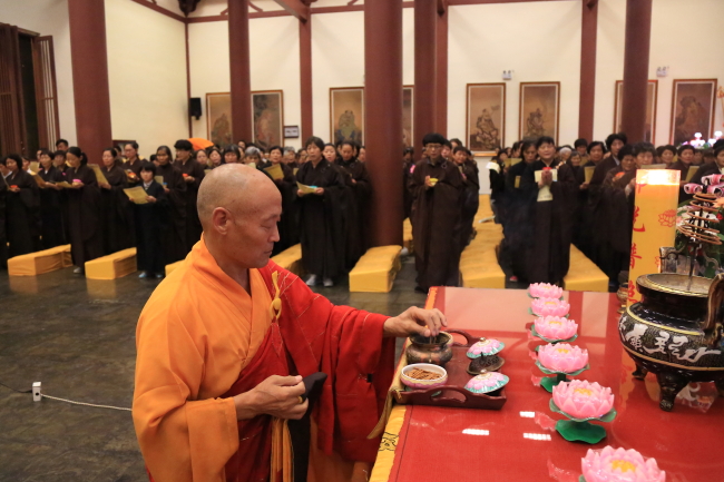 「佛教」江西东林寺净土苑举行“十一”佛七供灯祈愿法会 「佛教」江西东林寺净土苑举行“十一”佛七供灯祈愿法会