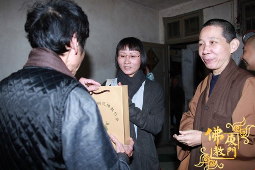 「佛教」思明区佛教协会为30余户贫困家庭送温暖