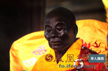 「佛教」韶关南华禅寺“六祖诞” 万人朝拜惠能真身