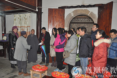 「佛教」九华山上禅堂向偏远寺庵僧尼送善款物资