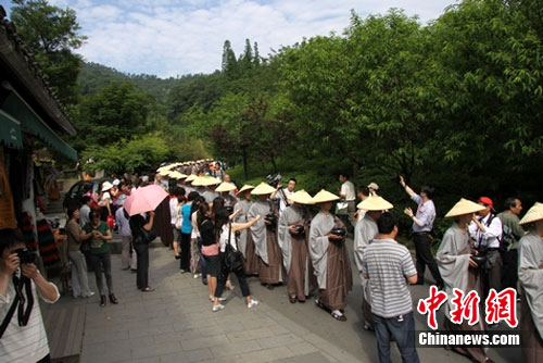 「佛教」2011“东南佛国·杭州”托钵行脚—福慧行大型慈善活动举行