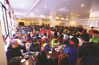 「罗汉斋」栖霞史上最大罗汉斋开席 千人免费品尝千斤素食