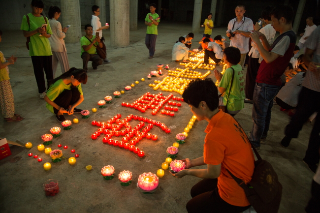 「佛教」江西东林寺净土苑在东林大佛举行供灯法会