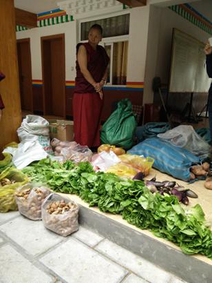 「佛教」云南佛教协会为尼众寺院举行慈善义诊并发放爱心物资