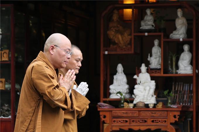 「普陀山」浙江杭州灵隐寺光泉大和尚率众三步一拜虔诚朝圣普陀山
