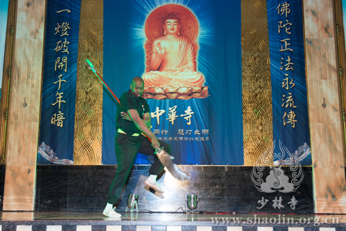 「佛教」加拿大中华寺举办首届温馨传灯千人素宴大型盛会